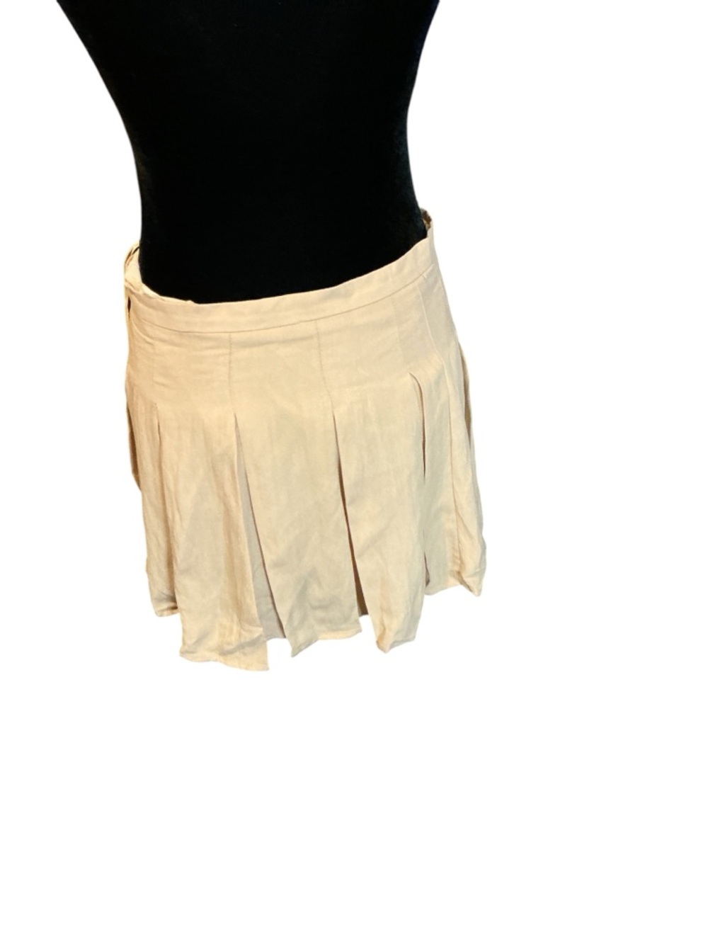 Sky to moon Women's Beige Mini Skirt zipper in the back, size m pd 70